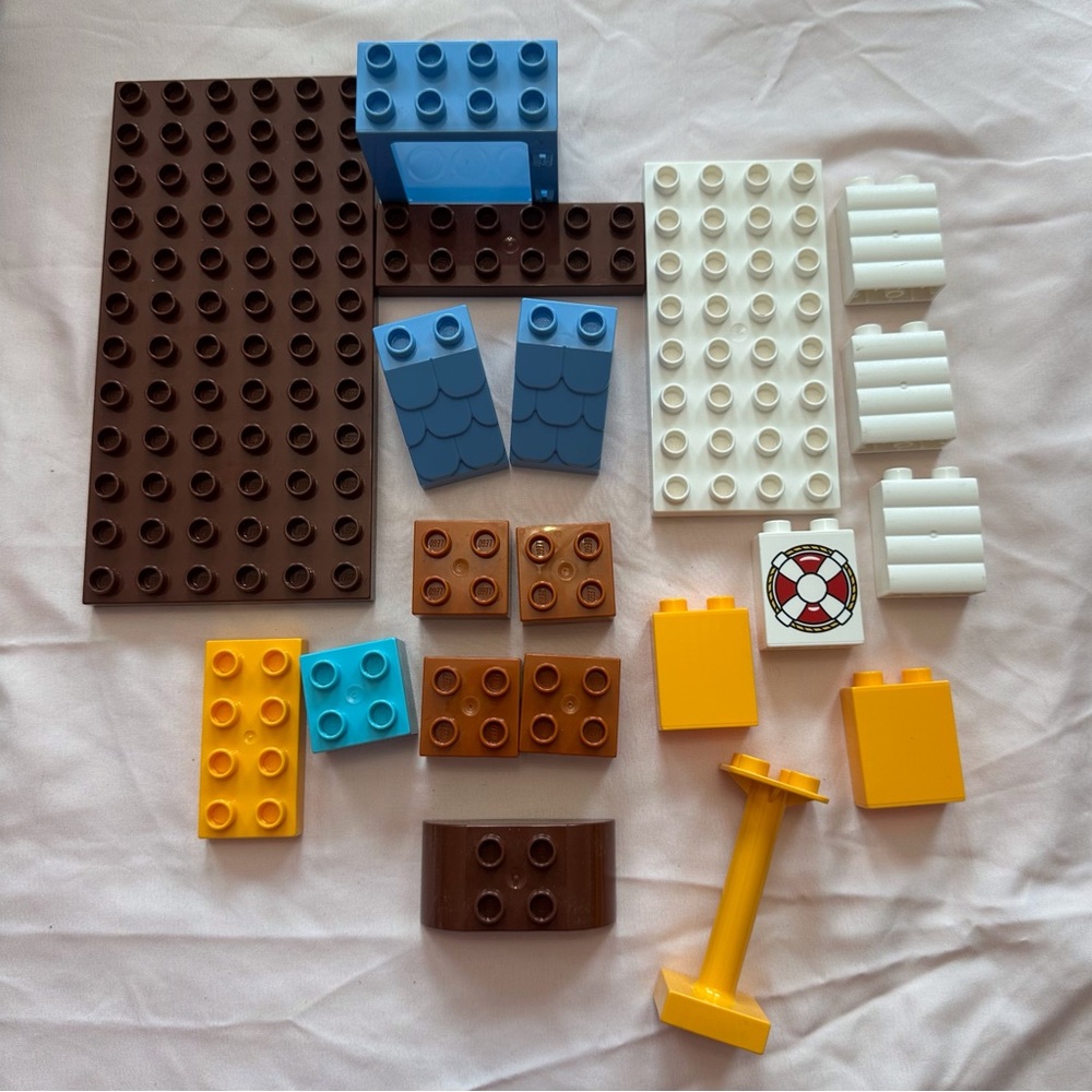 Lot of 20 building bricks blocks various‎ sizes & colors brown white yellow blue